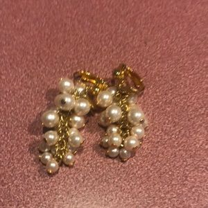 Avon faux pearl goldtone clip ons they look like grape clusters